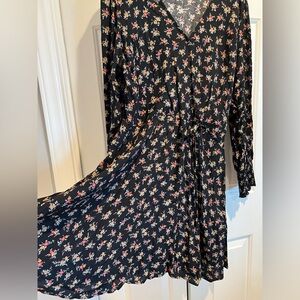 Cute 🌺WILD FABLE Floral Dress - Black Background , V-Neck , Long Sleeves